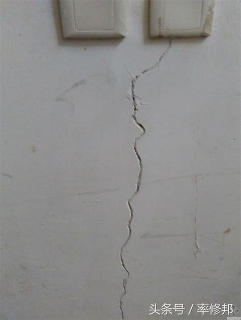 震東中醫 牆面裂痕